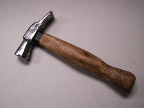 Schöner alter schusterhammer - schöner,