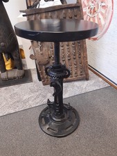 Dekorativer Schuster-Hocker